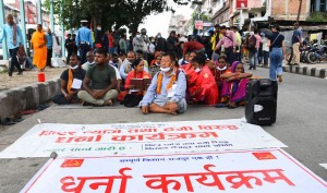 मिटरब्याजी नियन्त्रण कार्यदलले गृहमन्त्रीलाई बुझायो प्रतिवेदन
